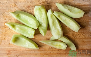 香瓜里面有紅點(diǎn)能吃嗎？香瓜瓤里面有紅點(diǎn)還能吃嗎？