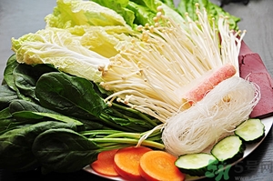 金針菇發(fā)霉了能吃嗎？金針菇長(zhǎng)白毛還能吃嗎？