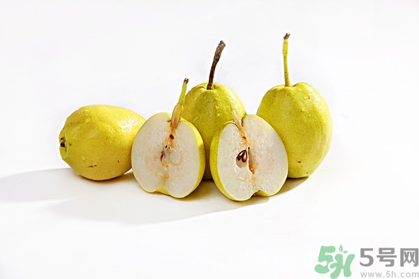 梨子煮水喝有什么功效？梨子燉冰糖的功效