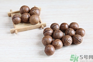 夏威夷果發(fā)黃好不好？夏威夷果這么硬怎么吃？