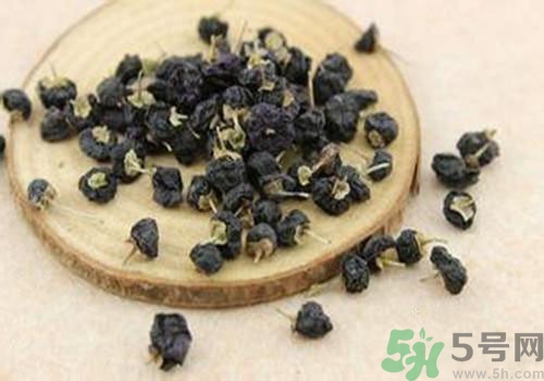 黑枸杞和紅枸杞有什么區(qū)別？黑枸杞和紅枸杞哪個(gè)好？