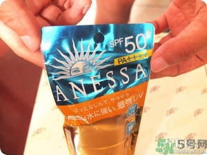 安耐曬為什么那么??？安耐曬是水狀液體的嗎？