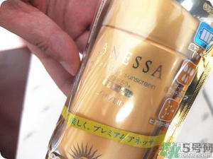 安耐曬為什么那么??？安耐曬是水狀液體的嗎？