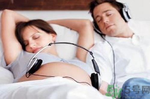 胎教應(yīng)該對寶寶說什么？胎教的時候要注意什么？