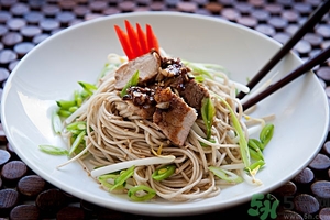 豆芽和豬肉能一起吃嗎？豆芽和豬肝能一起吃嗎？