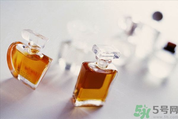 香水噴到臉上去了怎么辦？怎么噴香水才是正確的？