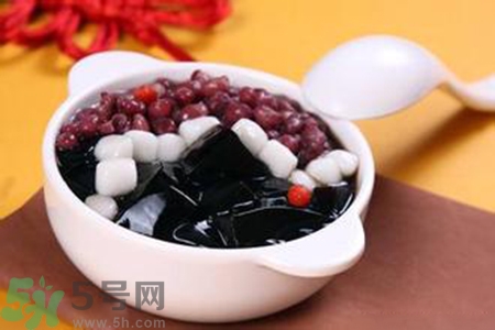 仙草是龜苓膏嗎？仙草和龜苓膏的區(qū)別？