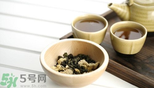 菊花茶泡了為什么會變綠?菊花茶變綠怎么回事