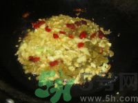 榨菜和木耳可以一起吃嗎?榨菜和木耳怎么炒 榨菜和木耳可以一起吃嗎?榨菜和木耳怎么炒