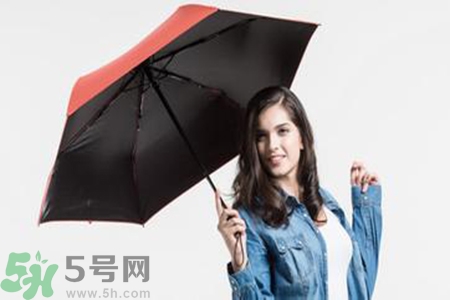 太陽傘是黑膠好還是銀膠好？太陽傘黑膠和銀膠哪個更防曬？