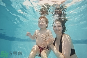 游完泳身上癢怎么回事？游泳完身上癢該怎么辦？