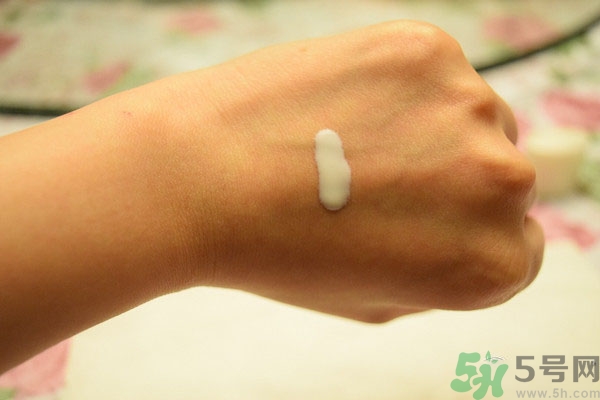 安耐曬和碧柔哪個好？安耐曬防曬霜和碧柔防曬霜哪個好？