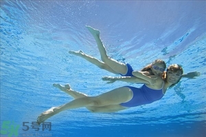 游完泳身上癢怎么回事？游泳完身上癢該怎么辦？