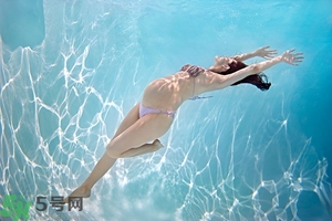 懷孕能浮潛嗎？備孕可以游泳嗎？有影響嗎？