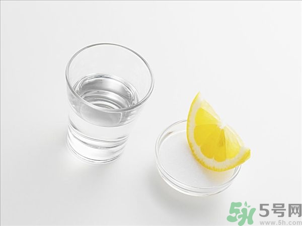 中暑喝鹽水有用嗎？中暑可以喝牛奶嗎？