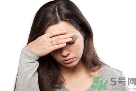 女人濕氣重的癥狀有哪些？女人濕氣重有什么表現(xiàn)？