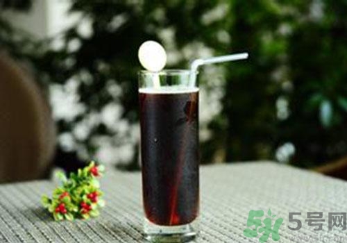 雪碧和可樂(lè)哪個(gè)對(duì)身體的危害更大？雪碧和可樂(lè)哪個(gè)好？