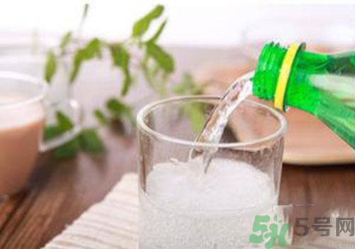 雪碧和可樂哪個對身體的危害更大？雪碧和可樂哪個好？