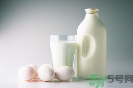 喝牛奶拉肚子怎么回事？?如何預(yù)防喝牛奶拉肚子呢？