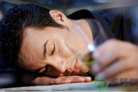 男人濕氣重的表現(xiàn)有哪些？男人去除濕氣的方法有哪些？