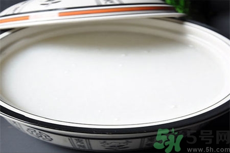 嬰兒能喝米湯加牛奶嗎？嬰兒喝米湯有什么好處？