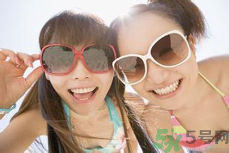 臉大應(yīng)該怎么選擇太陽(yáng)鏡？臉大適合什么太陽(yáng)鏡？