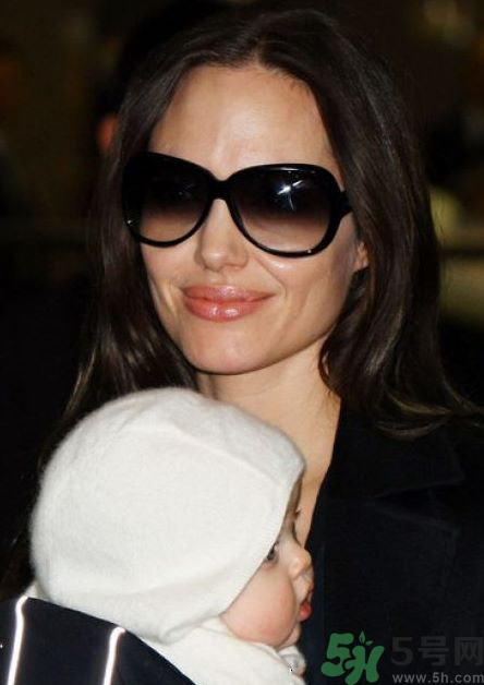 臉大應(yīng)該怎么選擇太陽(yáng)鏡？臉大適合什么太陽(yáng)鏡？