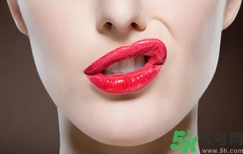 口紅可以當(dāng)腮紅用嗎?口紅做腮紅的危害 口紅可以當(dāng)腮紅用嗎?口紅做腮紅的危害