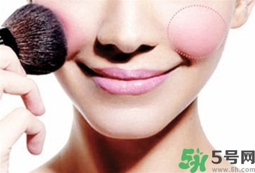 口紅可以當(dāng)腮紅用嗎?口紅做腮紅的危害 口紅可以當(dāng)腮紅用嗎?口紅做腮紅的危害