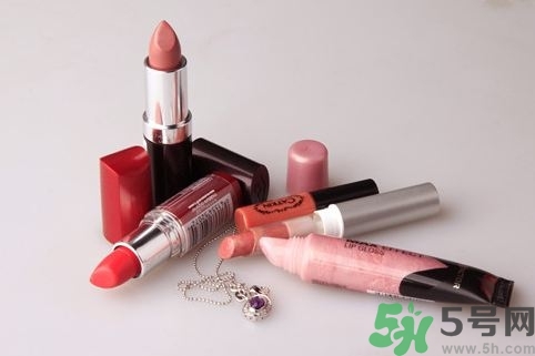 口紅可以當(dāng)腮紅用嗎?口紅做腮紅的危害 口紅可以當(dāng)腮紅用嗎?口紅做腮紅的危害