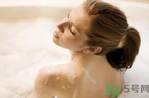 冷水洗澡好還是熱水洗澡好？冷水洗澡好不好？