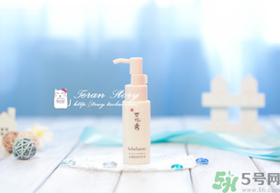 卸妝油好用還是卸妝水好用？卸妝油和卸妝水哪個(gè)好？