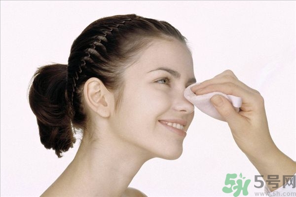 用卸妝水洗臉后還需用洗面奶嗎？卸妝水洗臉后可以不用洗面奶嗎？