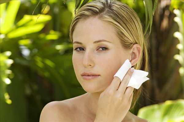 用卸妝水洗臉后還需用洗面奶嗎？卸妝水洗臉后可以不用洗面奶嗎？