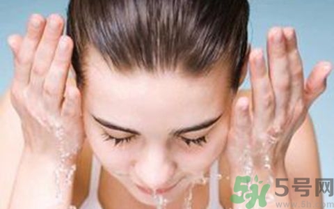 卸妝能用橄欖油嗎？橄欖油可以用來卸妝嗎？