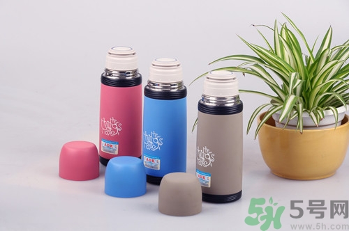 保溫杯可以泡茶嗎?保溫杯泡茶的危害和注意事項(xiàng) 保溫杯可以泡茶嗎?保溫杯泡茶的危害和注意事項(xiàng)