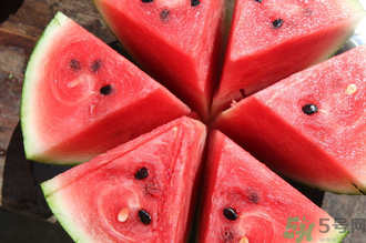 巧克力可以和西瓜一起吃嗎?巧克力能和西瓜同吃嗎? 巧克力可以和西瓜一起吃嗎?巧克力能和西瓜同吃嗎?