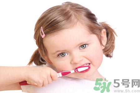 寶寶口腔潰瘍怎么辦？治療寶寶口腔潰瘍方法有什么？