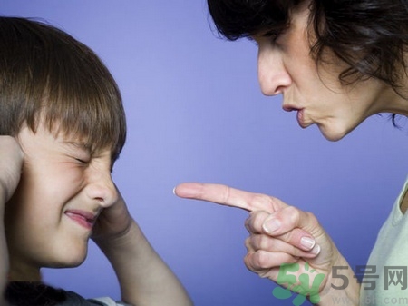 孩子犯錯該不該打?孩子犯錯怎樣處理最好 孩子犯錯該不該打?孩子犯錯怎樣處理最好