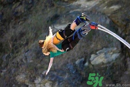 蹦極可以兩個人一起跳嗎？蹦極需要注意什么？