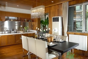 空調(diào)房空氣干燥怎么辦？空調(diào)房里放盆水有用嗎？