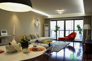 空調(diào)房空氣干燥怎么辦？空調(diào)房里放盆水有用嗎？