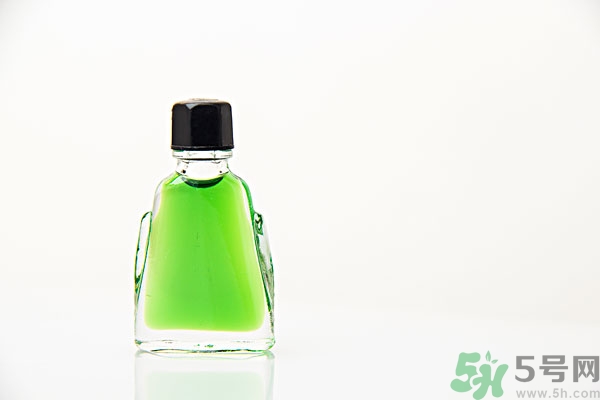 清涼油抹在大腿內(nèi)側(cè)的后果嚴(yán)重 清涼油擦大腿內(nèi)側(cè)的感覺(jué) 清涼油抹在大腿內(nèi)側(cè)的后果嚴(yán)重 清涼油擦大腿內(nèi)側(cè)的感覺(jué)