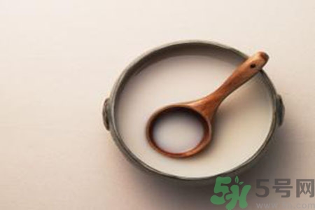 米酒變黃了是什么原因？米酒變黃了還能吃嗎？