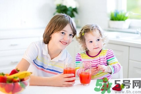 小孩可以喝鮮榨果汁嗎？
