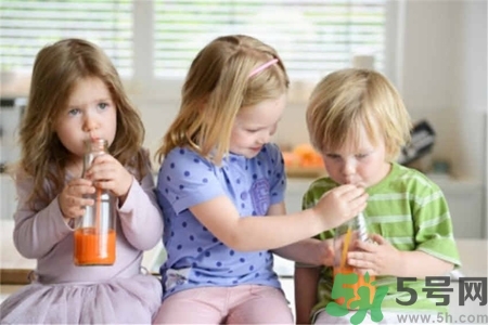 小孩可以喝鮮榨果汁嗎？