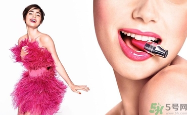 夏季嘴唇干裂是什么原因？夏季嘴唇干裂脫皮怎么辦？