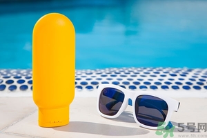 防曬霜會(huì)堵塞毛孔嗎？防曬霜需要卸妝嗎？