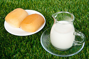 酸奶可以直接敷臉上嗎？酸奶可以敷臉嗎？