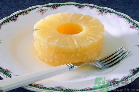 菠蘿為什么要用鹽水泡？吃菠蘿用不用泡鹽水？